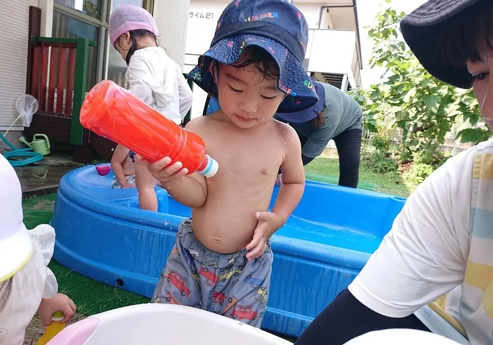 プール遊び、氷遊び（りんご組）