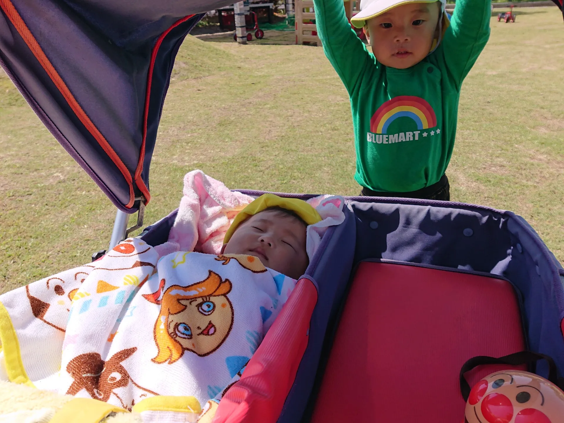 広場で遊ぼう（いちご組、りんご組）