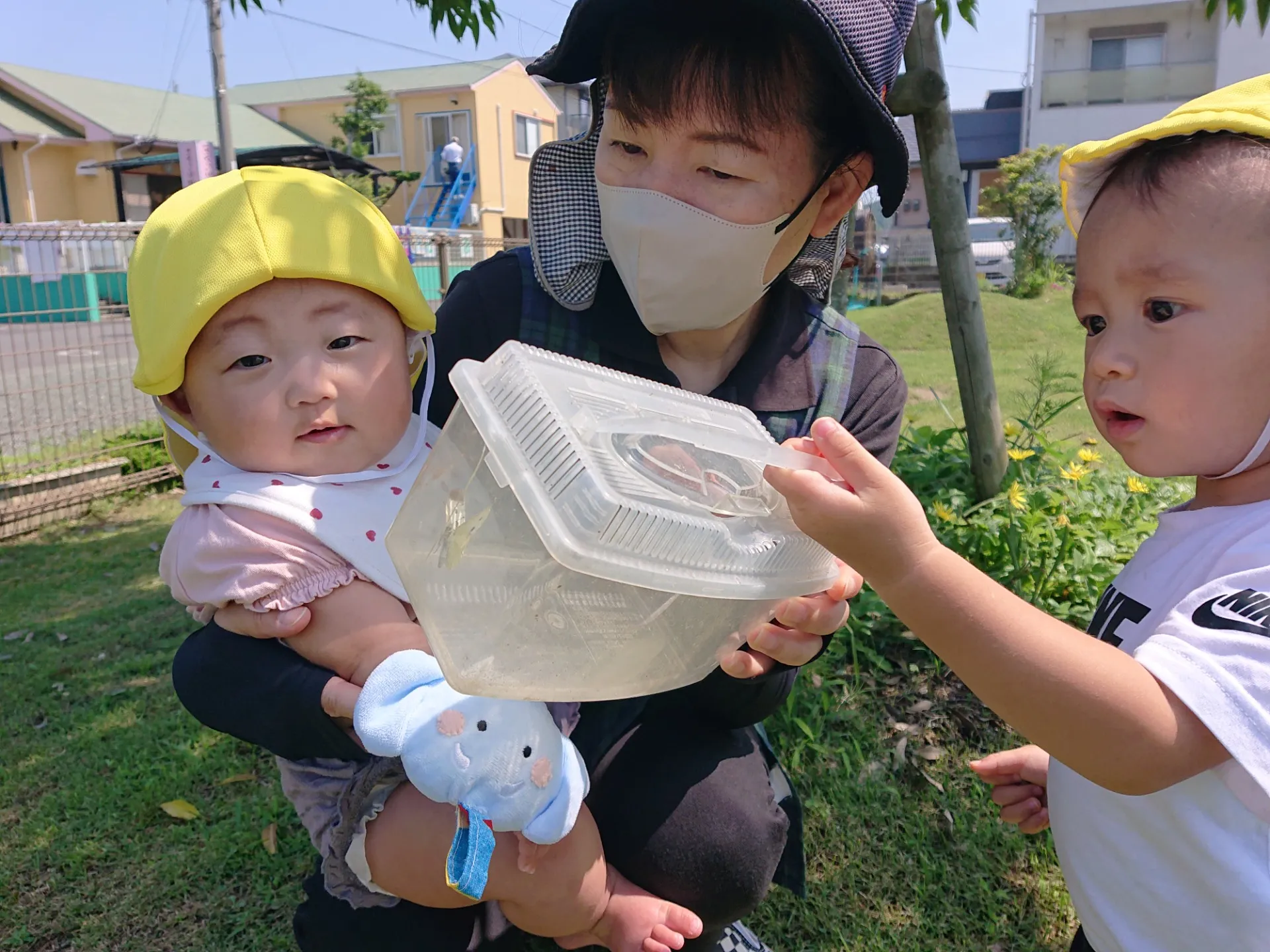 広場で遊ぼう（いちご組、りんご組）