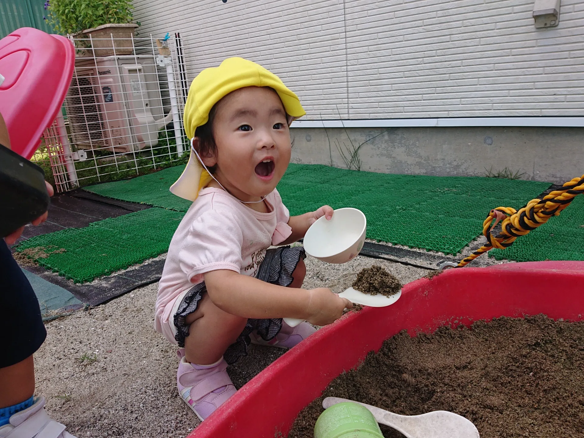 お庭で遊ぼう（いちご組）