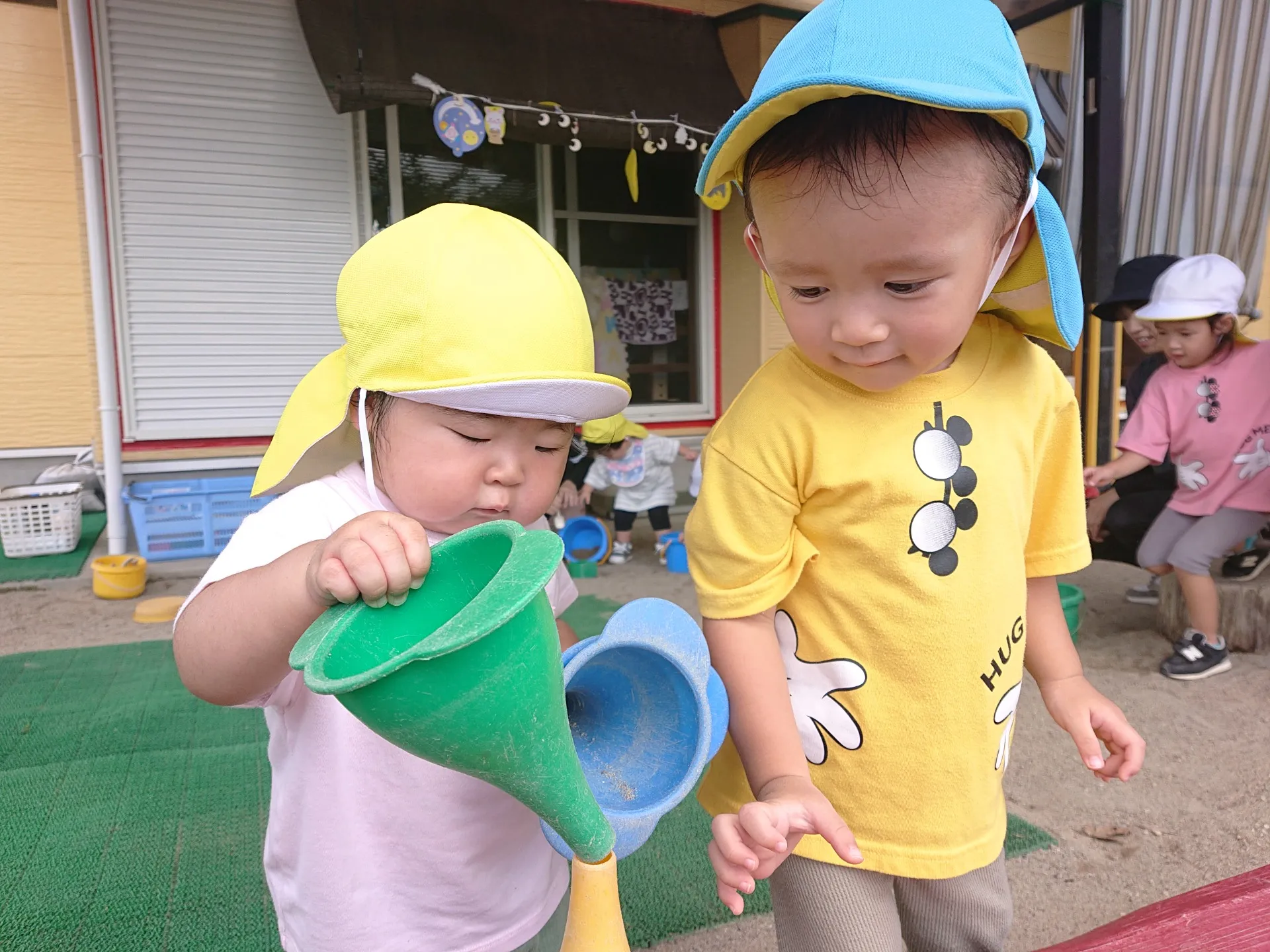 お庭で遊ぼう（りんご組、いちご組）