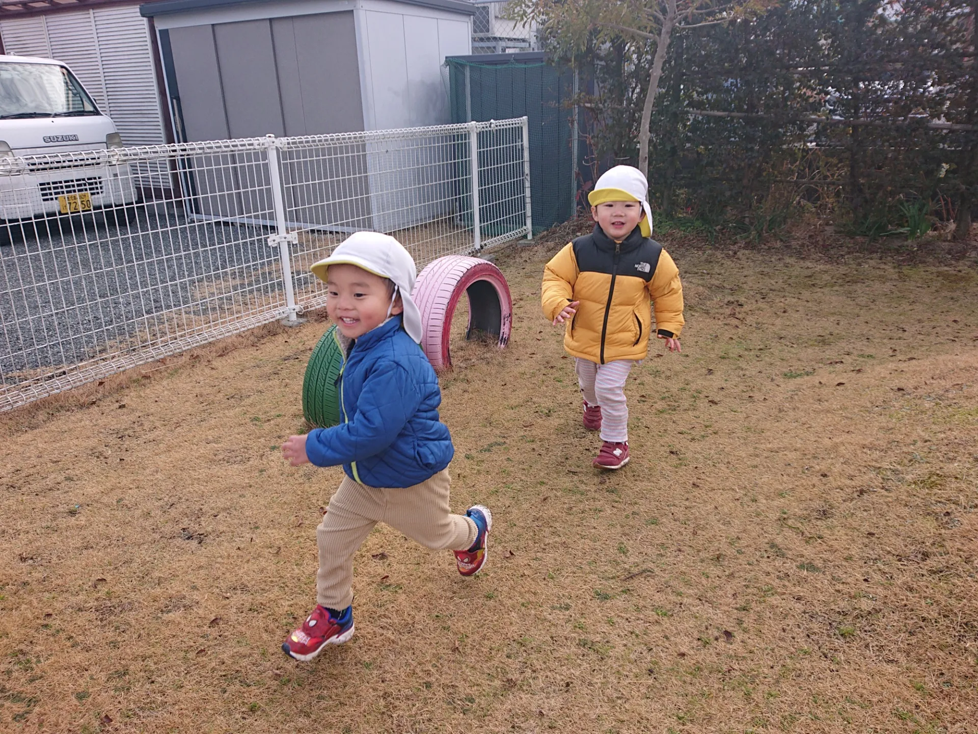 広場で遊ぼう（いちご組、りんご組）