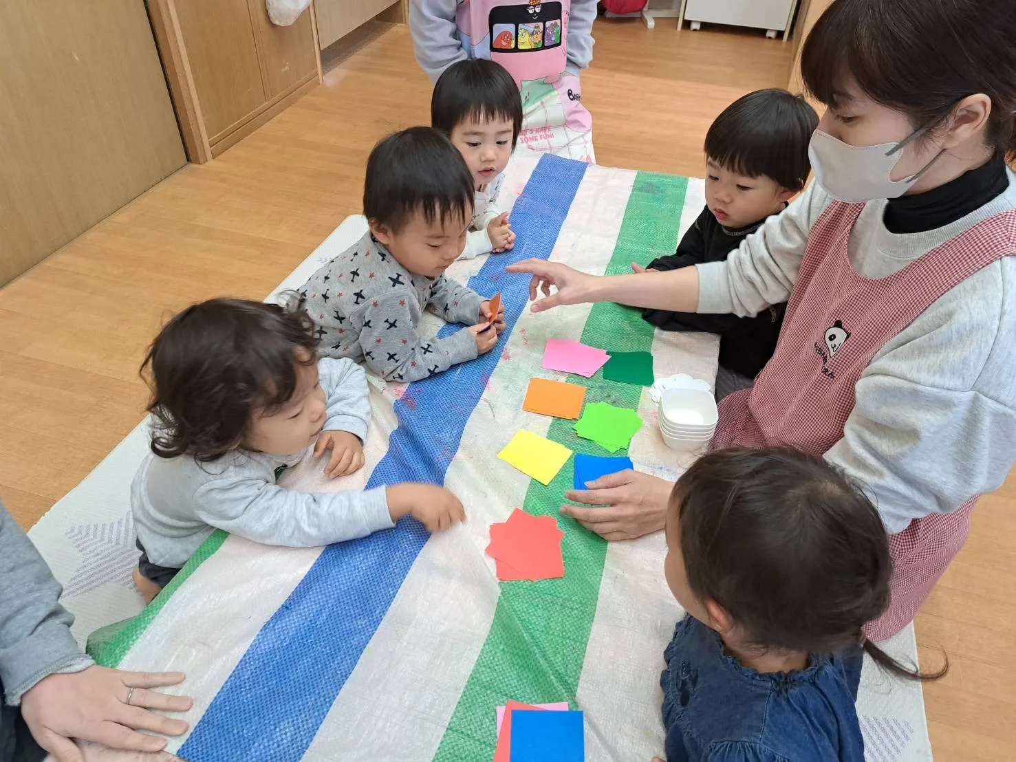 製作をしよう、お庭で遊ぼう（りんご組）