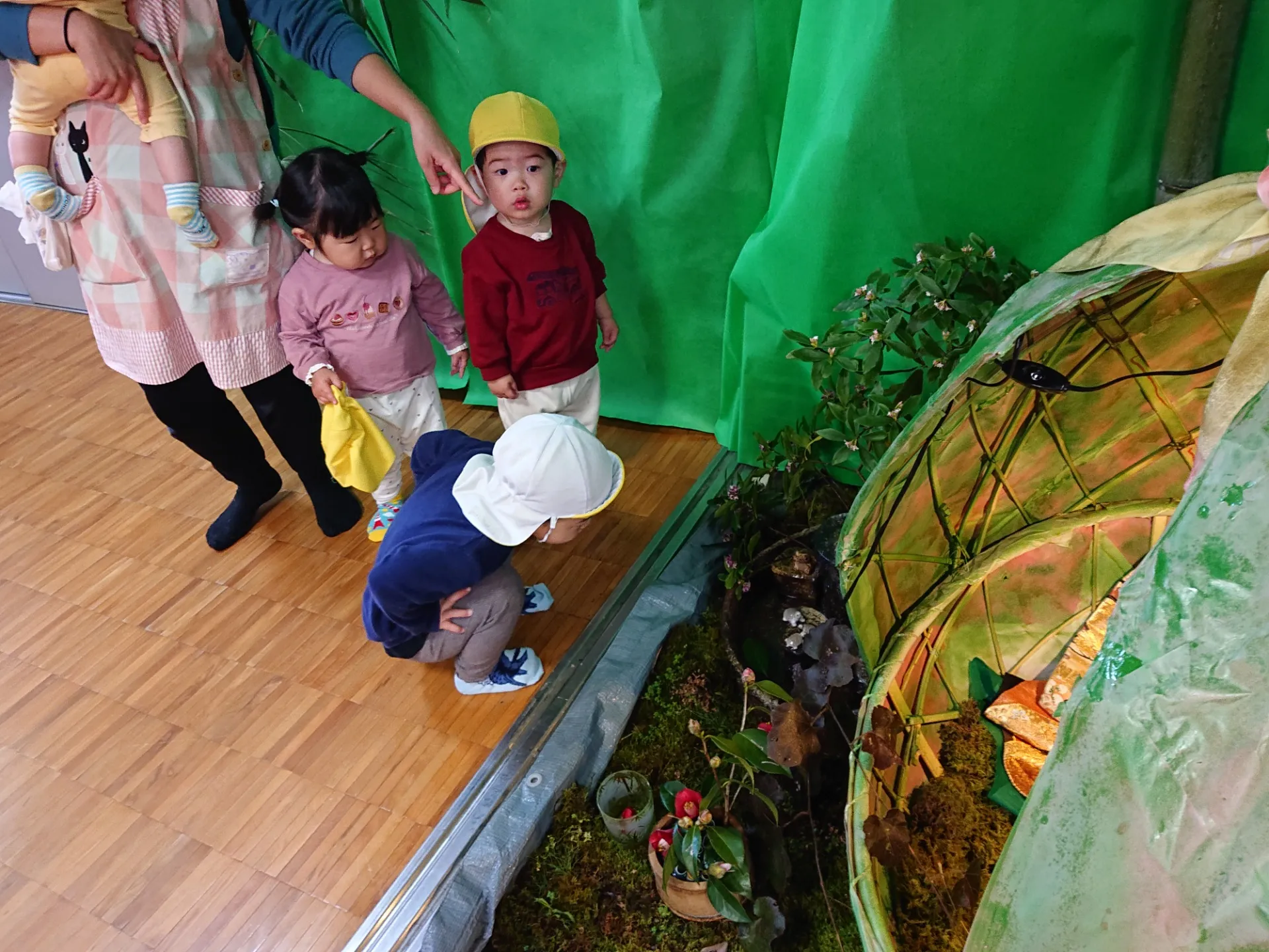 育英コミュニティにお雛様を見に行こう（いちご組、りんご組）